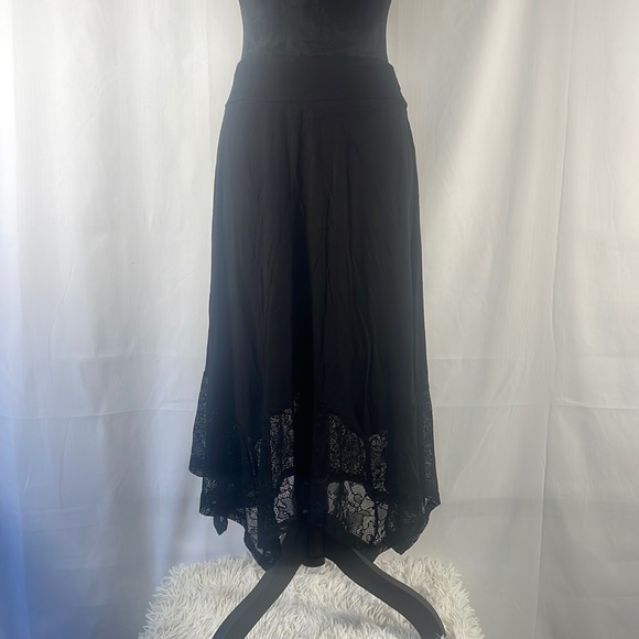 DJT Women's Black Flowy Handkerchief Hemline Midi Skirt, Lace, Size Large, NWT - Picture 2 of 12
